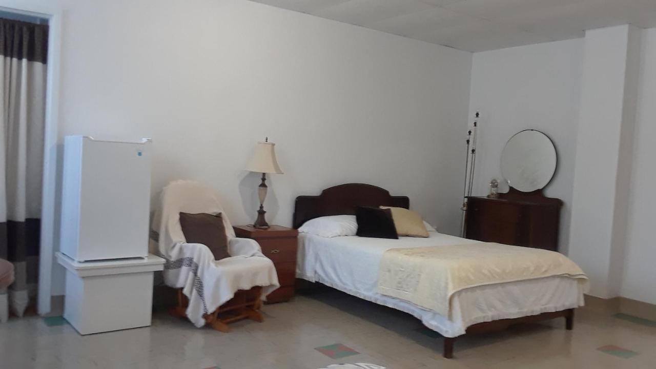 Mhotel Domaine L'Envolee- Maison Fleurie Victoriaville Zewnętrze zdjęcie